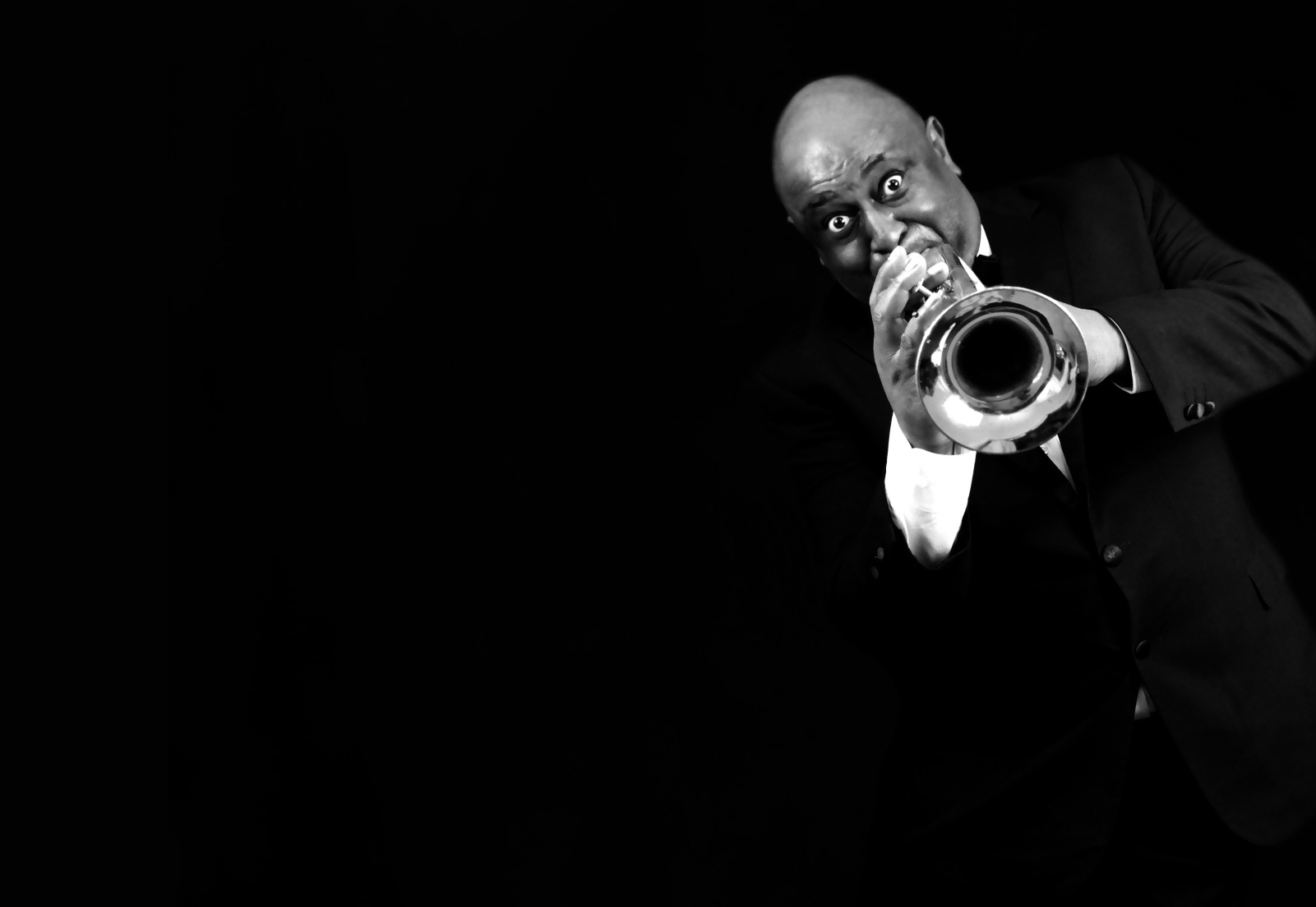 Shenton Dixon performing as Louis Armstrong